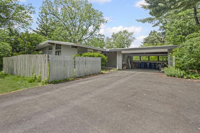 2110 Heather Rd, Geneva, IL 60134 - view of side of home with asphalt driveway