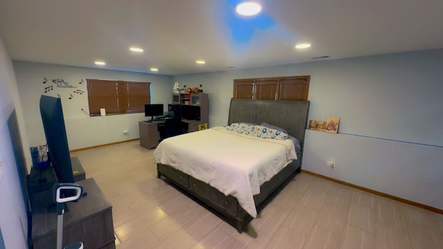 bedroom with visible vents, recessed lighting, and baseboards
