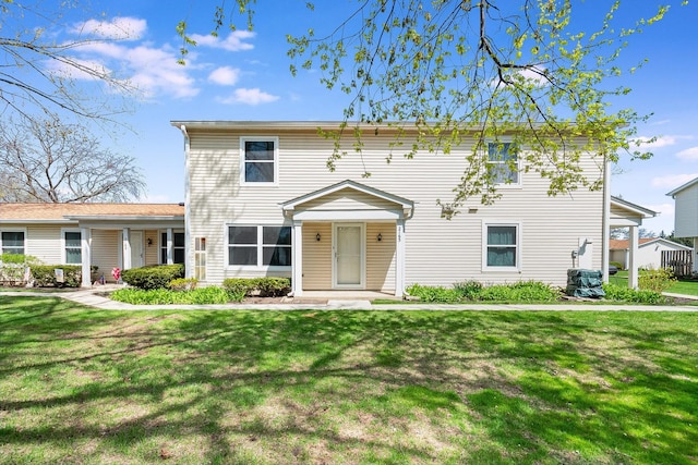 view of front facade featuring a front yard