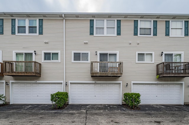 1126 Village Center Pkwy Unit 6, Aurora, IL 60506 - rear view of property with driveway and a garage