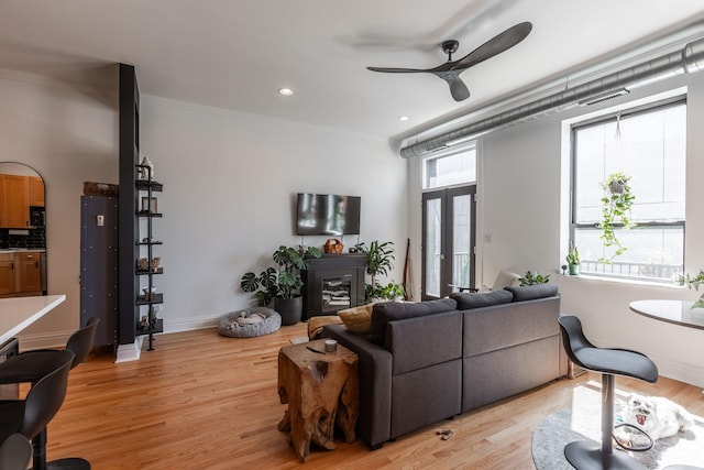 living room with ceiling fan, visible vents, light wood-type flooring, baseboards, and recessed lighting