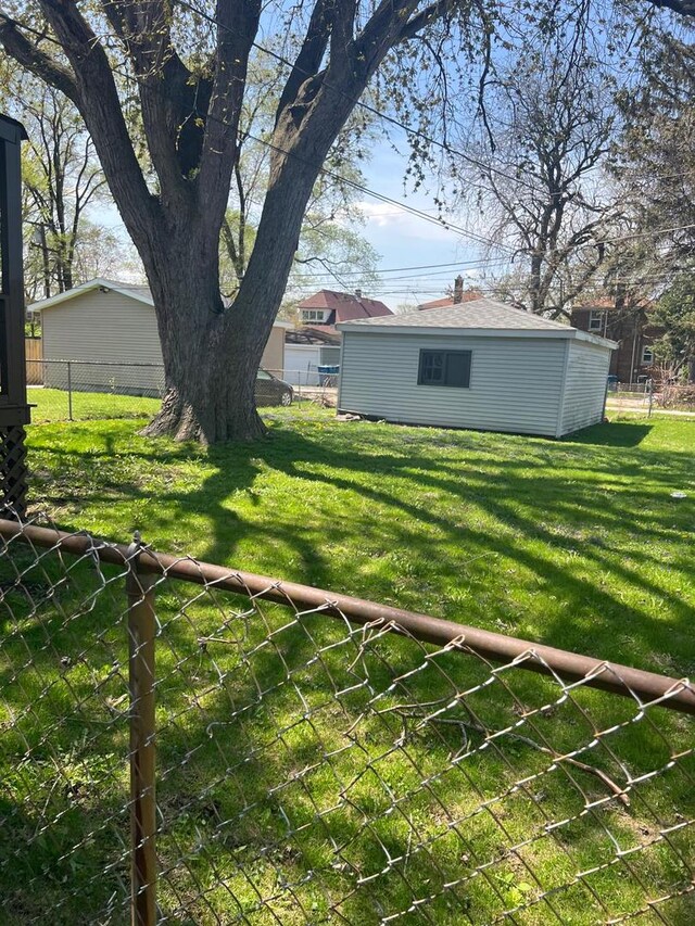 12408 S Carpenter St, Calumet Park, IL 60827 - view of yard with fence