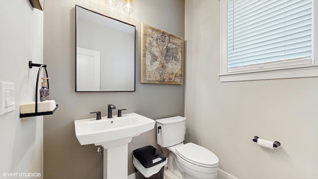 11050 Deer Haven Ln, Orland Park, IL 60467 - bathroom featuring toilet and baseboards
