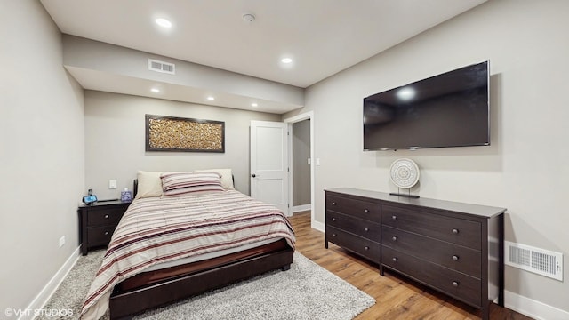 11050 Deer Haven Ln, Orland Park, IL 60467 - bedroom featuring baseboards, recessed lighting, and light wood finished floors