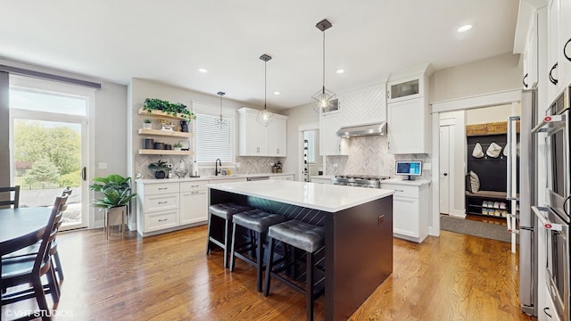 11050 Deer Haven Ln, Orland Park, IL 60467 - kitchen with a sink, healthy amount of natural light, a breakfast bar, tasteful backsplash, and recessed lighting