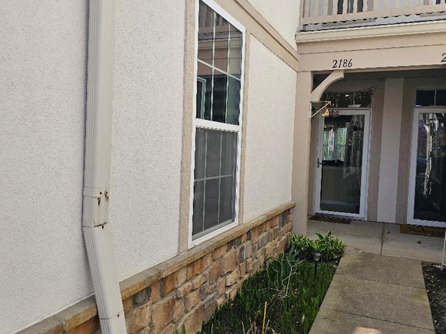 2186 Shadow Creek Ct N, Vernon Hills, IL 60061 - entrance to property with stucco siding and stone siding