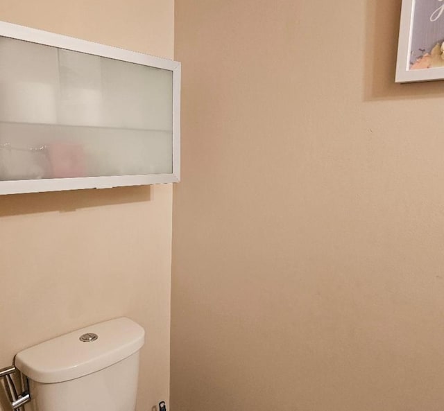 2186 Shadow Creek Ct N, Vernon Hills, IL 60061 - bathroom featuring toilet