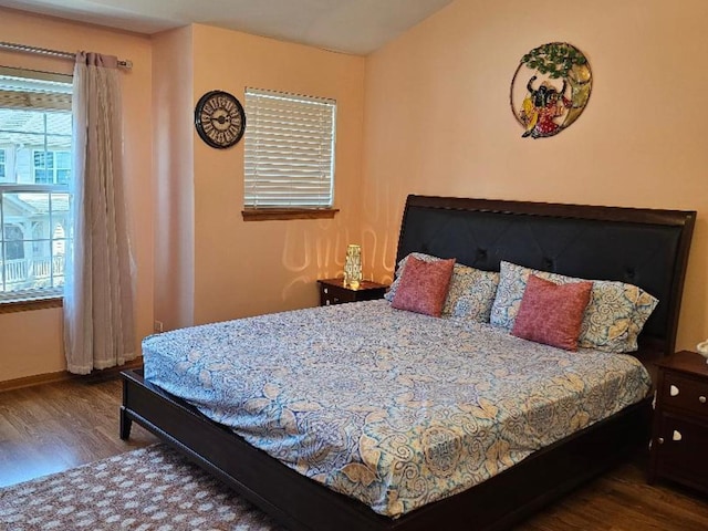 2186 Shadow Creek Ct N, Vernon Hills, IL 60061 - bedroom featuring wood finished floors and baseboards
