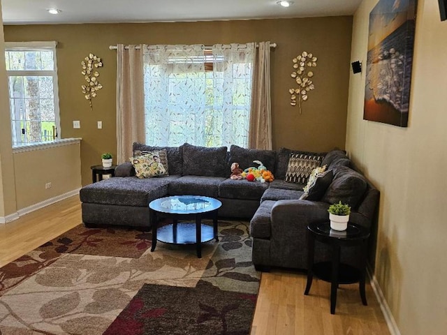2186 Shadow Creek Ct N, Vernon Hills, IL 60061 - living room featuring wood finished floors, baseboards, and recessed lighting