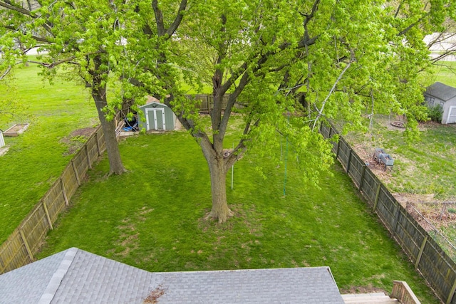 view of yard featuring a storage shed and an outdoor structure