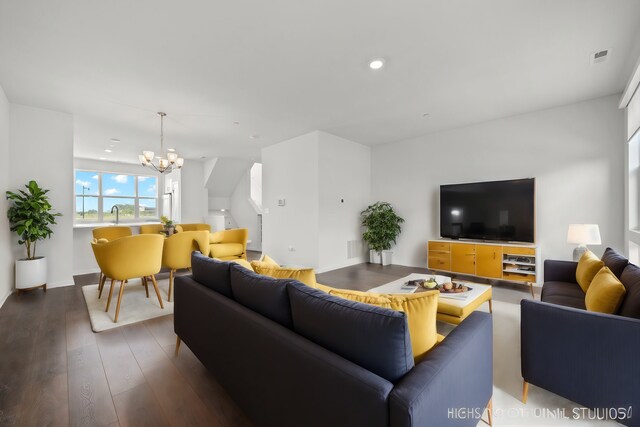 living area featuring visible vents, hardwood / wood-style flooring, a notable chandelier, and recessed lighting