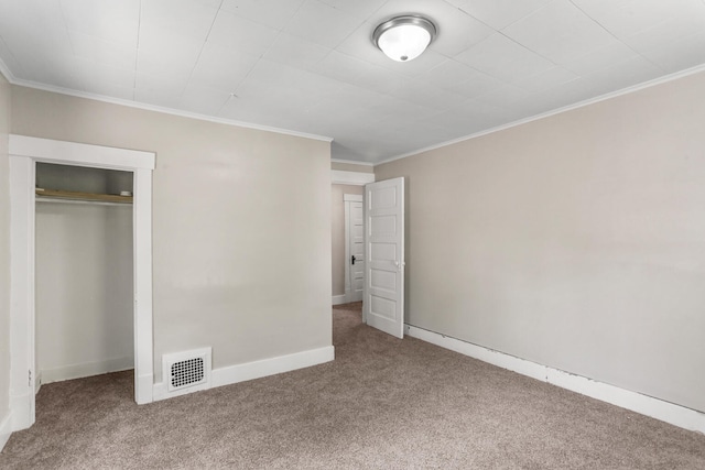510 S Cottage Grove Ave, Urbana, IL 61802 - unfurnished bedroom featuring carpet, crown molding, and a closet
