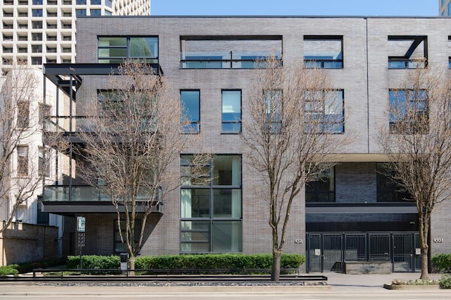 1021 N Dearborn St, Chicago, IL 60610 - view of apartment building / complex