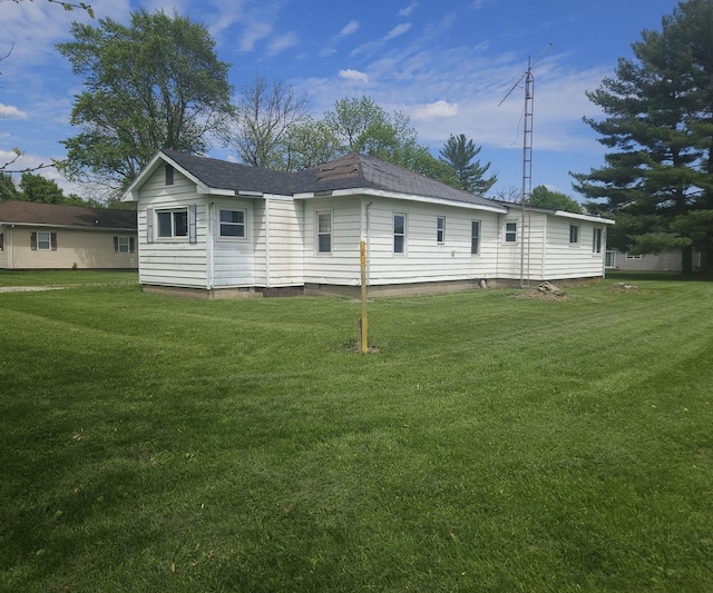 907 S Spruce St, Villa Grove, IL 61956 - rear view of property featuring a yard and crawl space