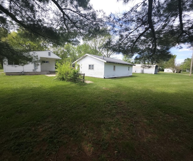 907 S Spruce St, Villa Grove, IL 61956 - view of grassy yard with an outdoor structure