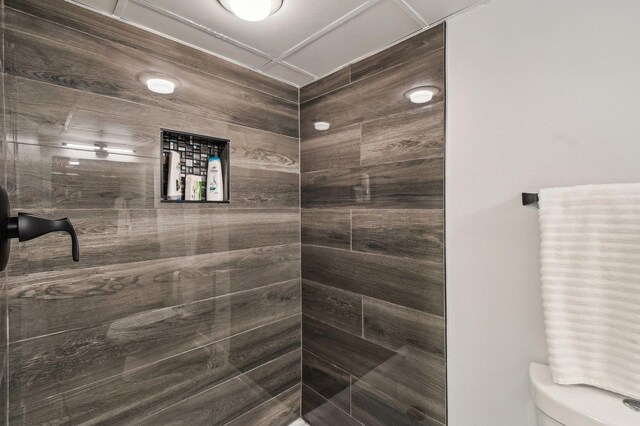 11702 Center Dr, Lemont, IL 60439 - bathroom featuring toilet and a tile shower
