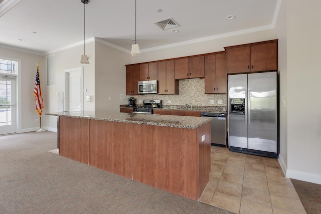kitchen with tasteful backsplash, appliances with stainless steel finishes, ornamental molding, baseboards, and visible vents