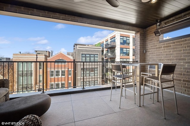 balcony featuring a ceiling fan
