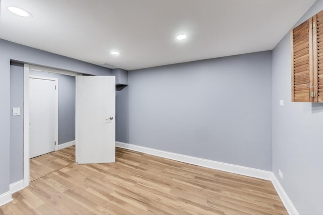 finished basement featuring light wood finished floors, baseboards, and recessed lighting
