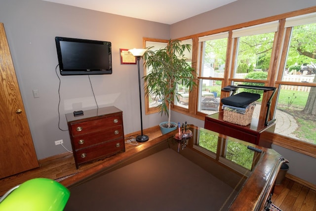 600 Salceda Dr, Mundelein, IL 60060 - exercise room with wood finished floors and baseboards