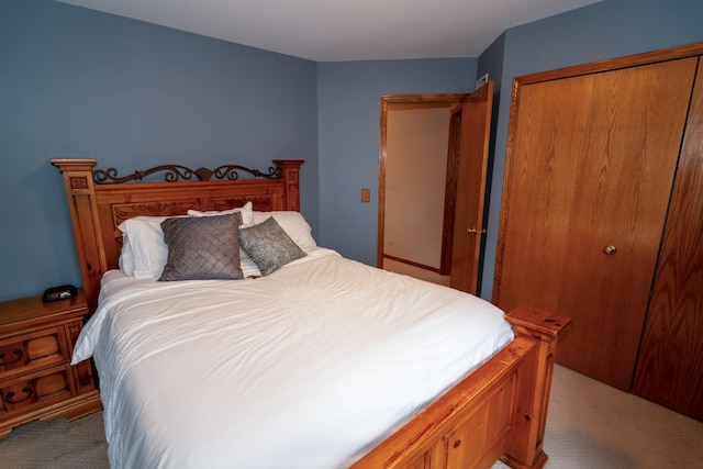 600 Salceda Dr, Mundelein, IL 60060 - bedroom with light carpet and a closet