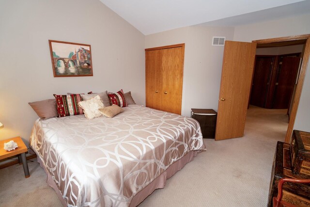 600 Salceda Dr, Mundelein, IL 60060 - bedroom featuring carpet flooring, lofted ceiling, and a closet