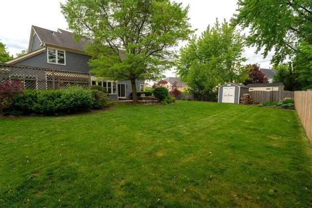 600 Salceda Dr, Mundelein, IL 60060 - view of yard