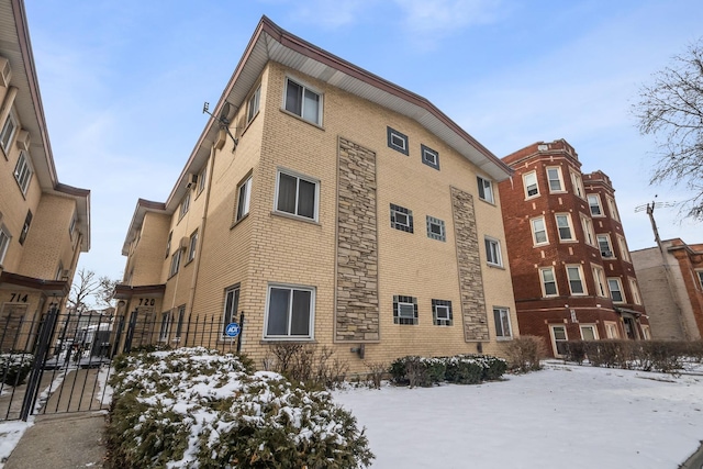 720 N Austin Blvd Unit Gnw, Oak Park, IL 60302 - snow covered building featuring fence