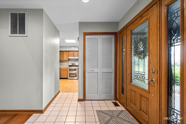 911 E Main St, Plano, IL 60545 - entryway featuring baseboards and light tile patterned floors