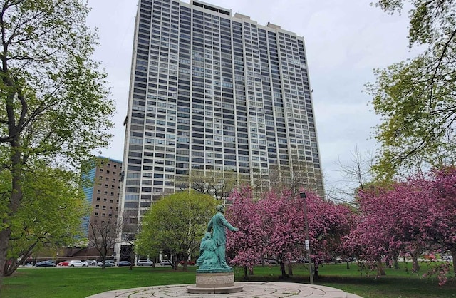 view of apartment building / complex