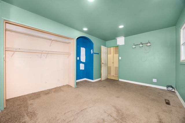 unfurnished bedroom featuring baseboards, visible vents, carpet floors, and recessed lighting