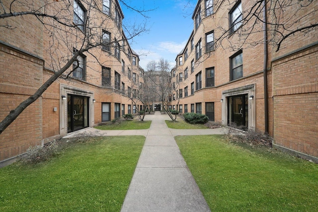 7633 N Greenview Ave Unit 3W, Chicago, IL 60626 - view of property's community with a lawn