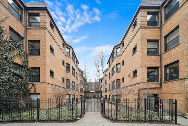 7633 N Greenview Ave Unit 3W, Chicago, IL 60626 - view of building exterior with a fenced front yard