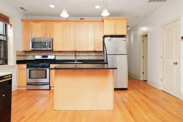 7633 N Greenview Ave Unit 3W, Chicago, IL 60626 - kitchen with decorative backsplash, appliances with stainless steel finishes, visible vents, light brown cabinetry, and light wood-type flooring