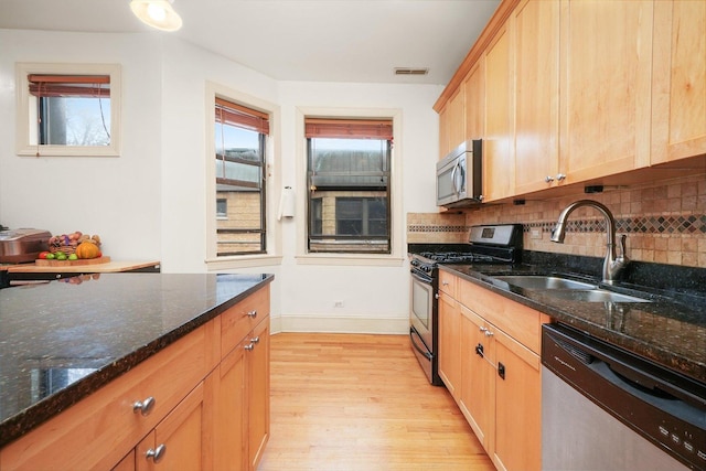 7633 N Greenview Ave Unit 3W, Chicago, IL 60626 - kitchen featuring light wood-style flooring, a sink, visible vents, stainless steel appliances, and a healthy amount of sunlight