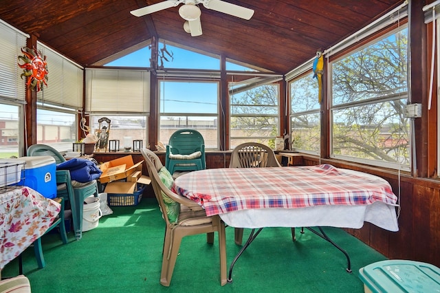 sunroom / solarium featuring a ceiling fan