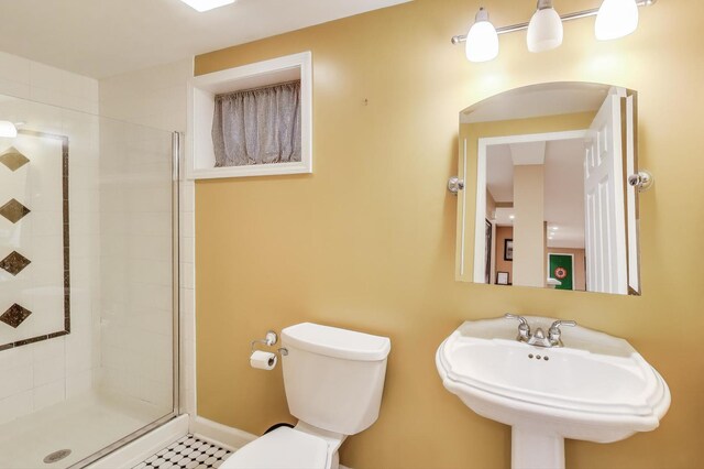 2502 S Hidden Trl, Spring Grove, IL 60081 - full bath featuring toilet, baseboards, a stall shower, and a sink