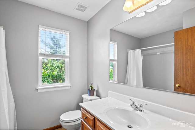 1118 Golden Oaks Pkwy, Aurora, IL 60506 - full bath with toilet, vanity, and a shower with shower curtain