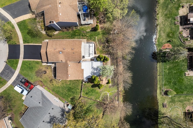 bird's eye view with a water view