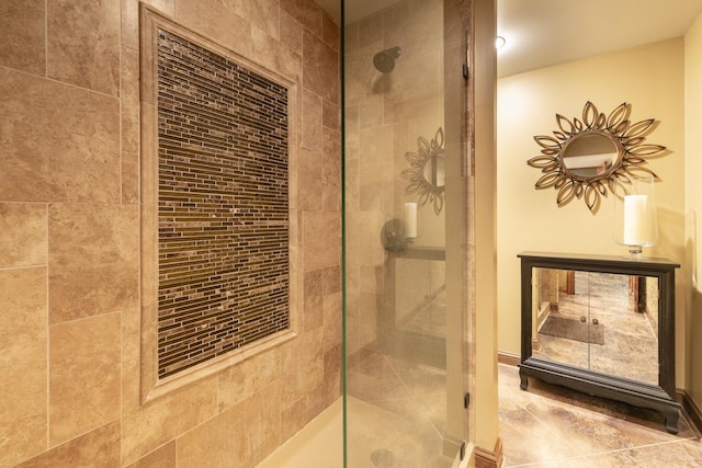 bathroom featuring tiled shower