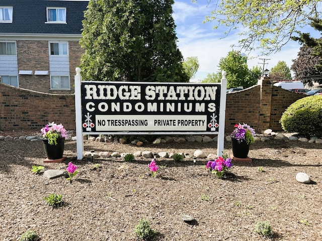 view of community / neighborhood sign