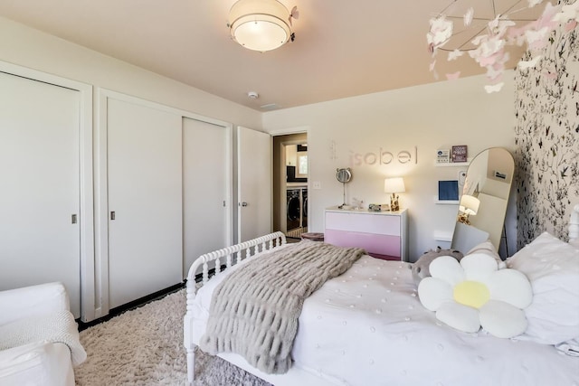 bedroom featuring washer / dryer
