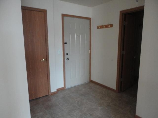 1524 W Sand Bar Ct Unit 2A, Round Lake, IL 60073 - foyer entrance featuring baseboards