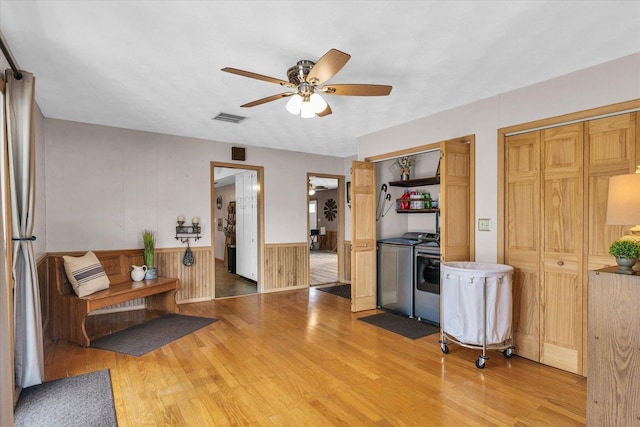 kitchen with ceiling fan, light wood-style flooring, visible vents, and washer and clothes dryer