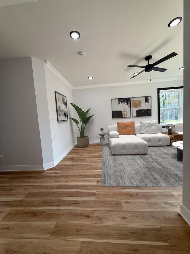 living room with recessed lighting, wood finished floors, ornamental molding, ceiling fan, and baseboards