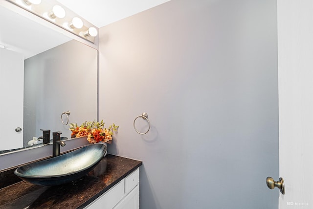 2860 Bridgeport Ln, Aurora, IL 60504 - bathroom featuring vanity