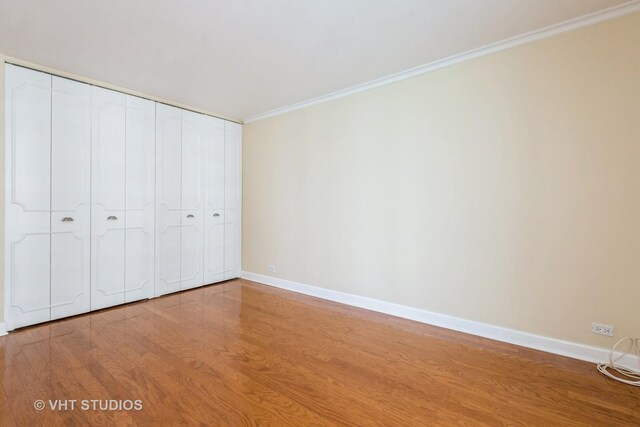full bathroom with an inviting chandelier, visible vents, vanity, toilet, and shower / tub combination