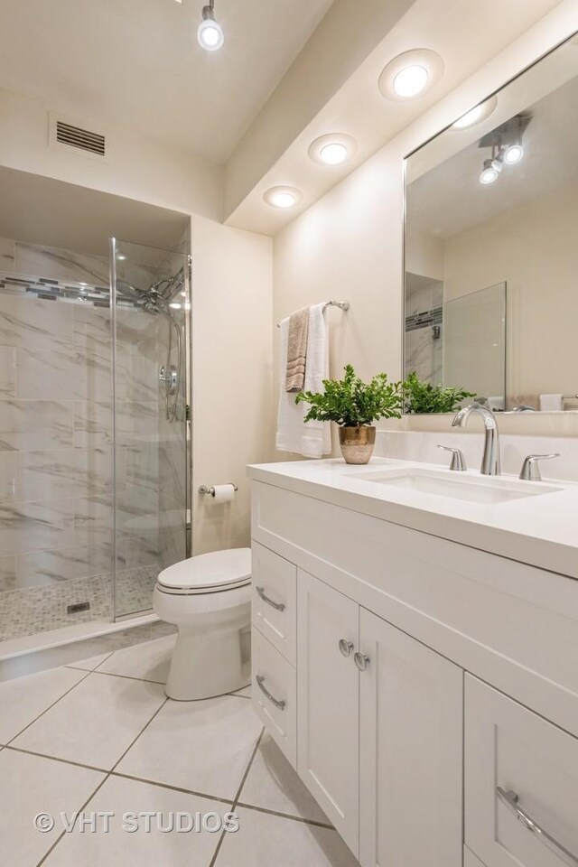 unfurnished bedroom featuring crown molding, baseboards, wood finished floors, and a closet