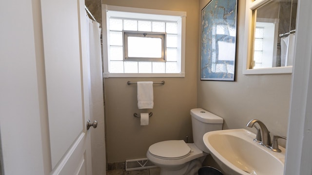 bathroom with a shower with curtain, a sink, visible vents, toilet, and tile patterned flooring