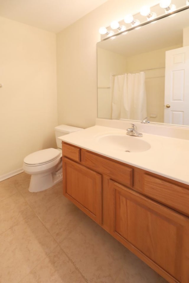 full bath featuring toilet, tile patterned floors, curtained shower, and vanity